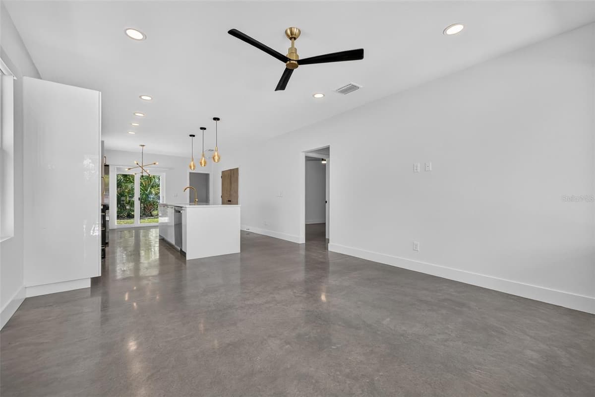 2580 11TH AVENUE — photo 5 of 29