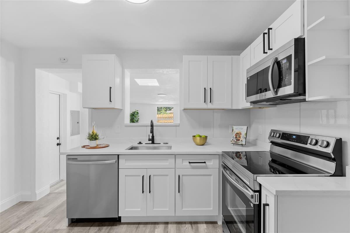 1259 SCOTTSDALE DRIVE — photo 9 of 23
