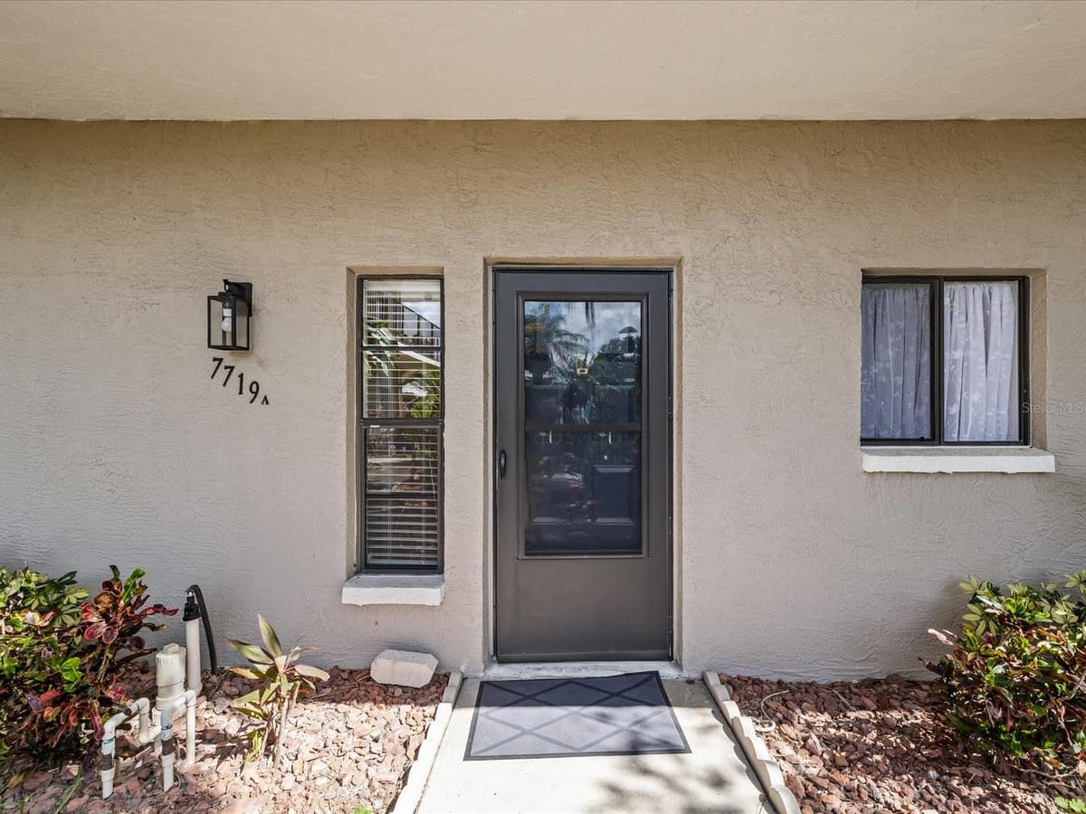 7719 COSME DRIVE — photo 4 of 54