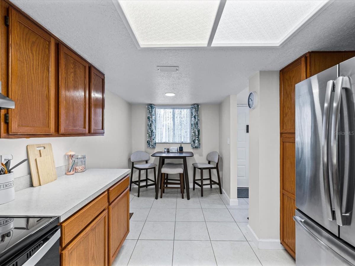 7719 COSME DRIVE — photo 15 of 54
