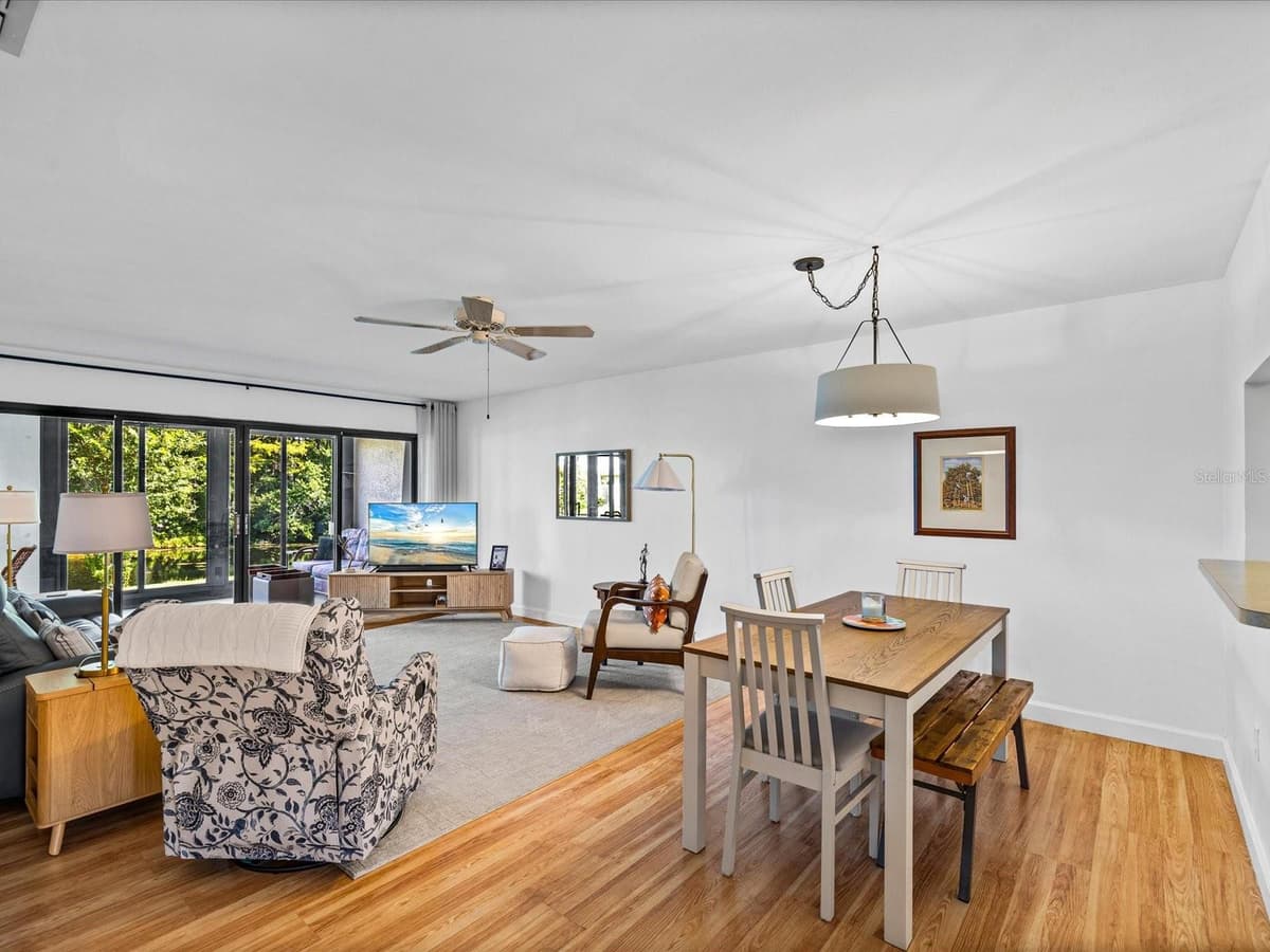 7719 COSME DRIVE — photo 10 of 54