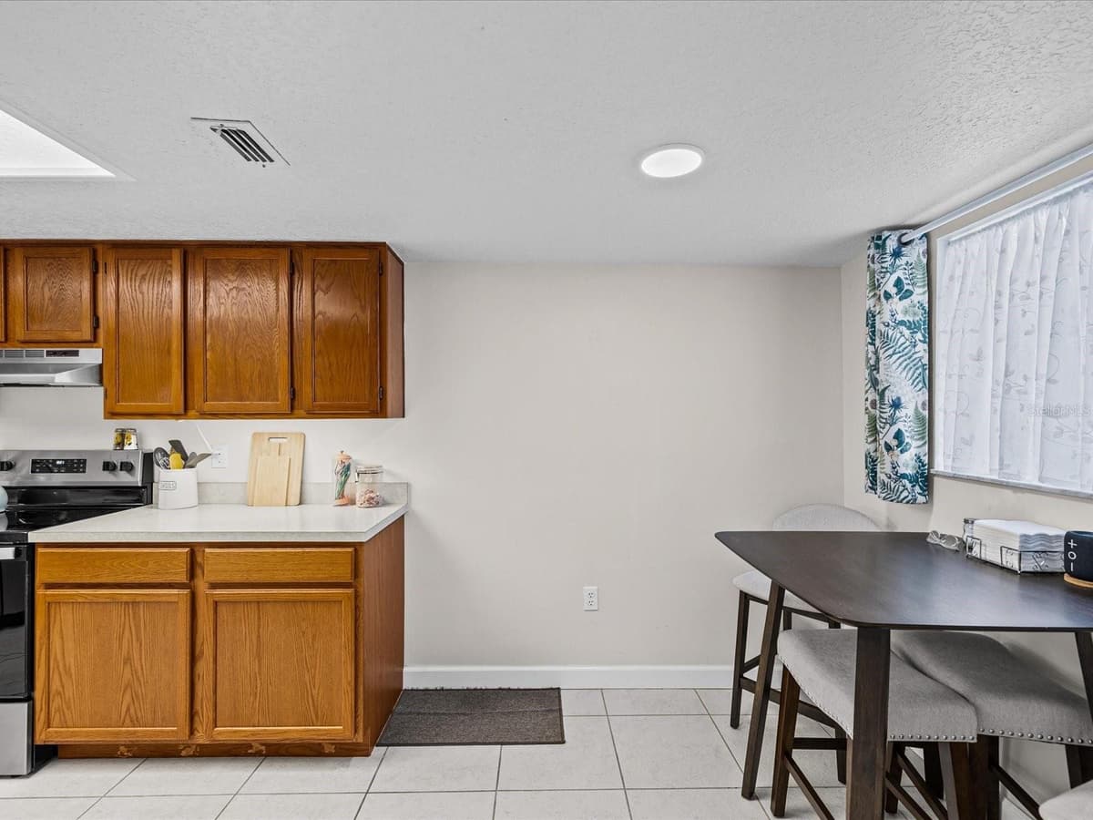 7719 COSME DRIVE — photo 11 of 54