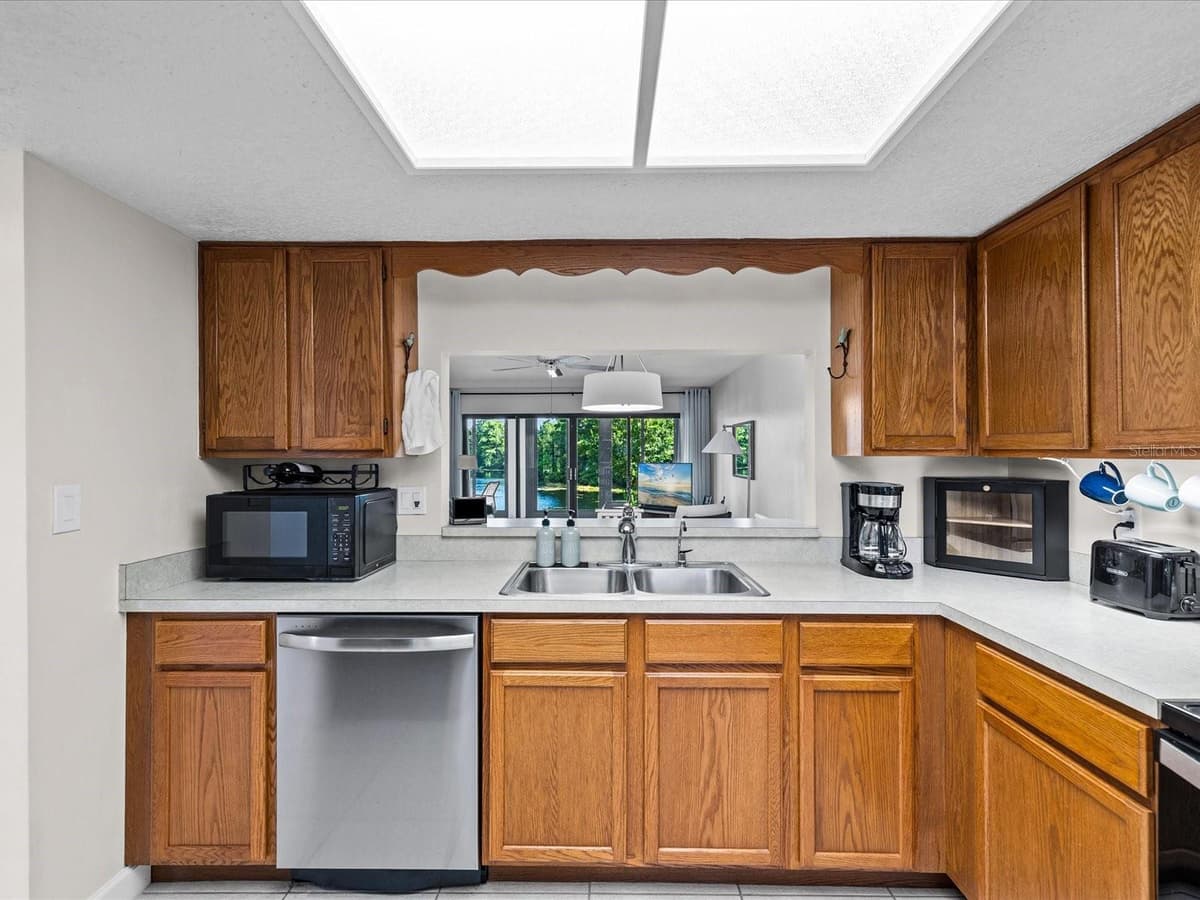 7719 COSME DRIVE — photo 13 of 54