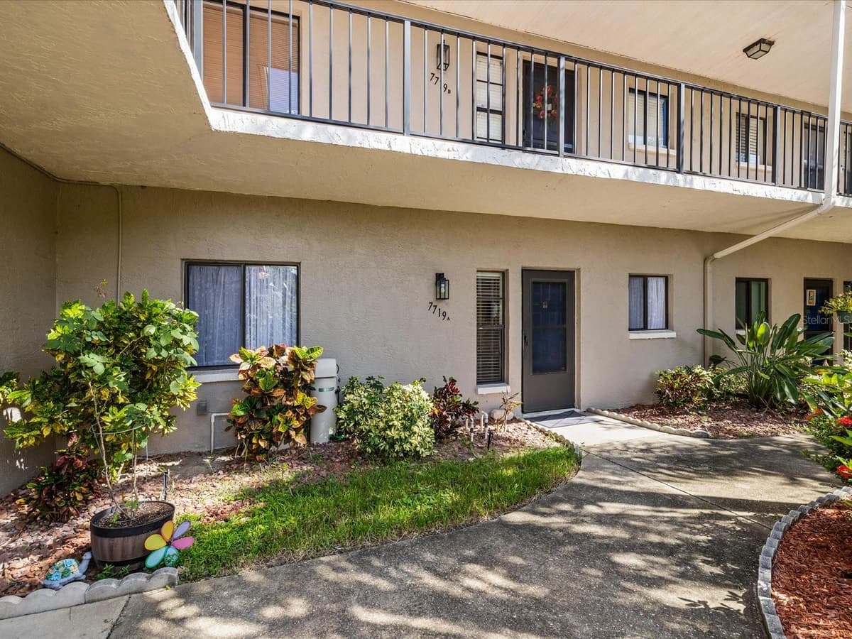 7719 COSME DRIVE — photo 3 of 54