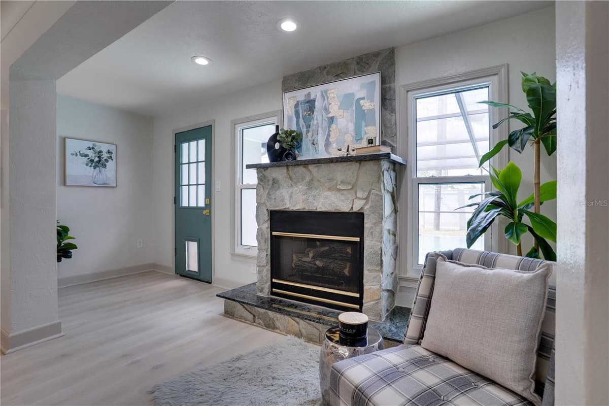 6065 23RD AVENUE — photo 9 of 43