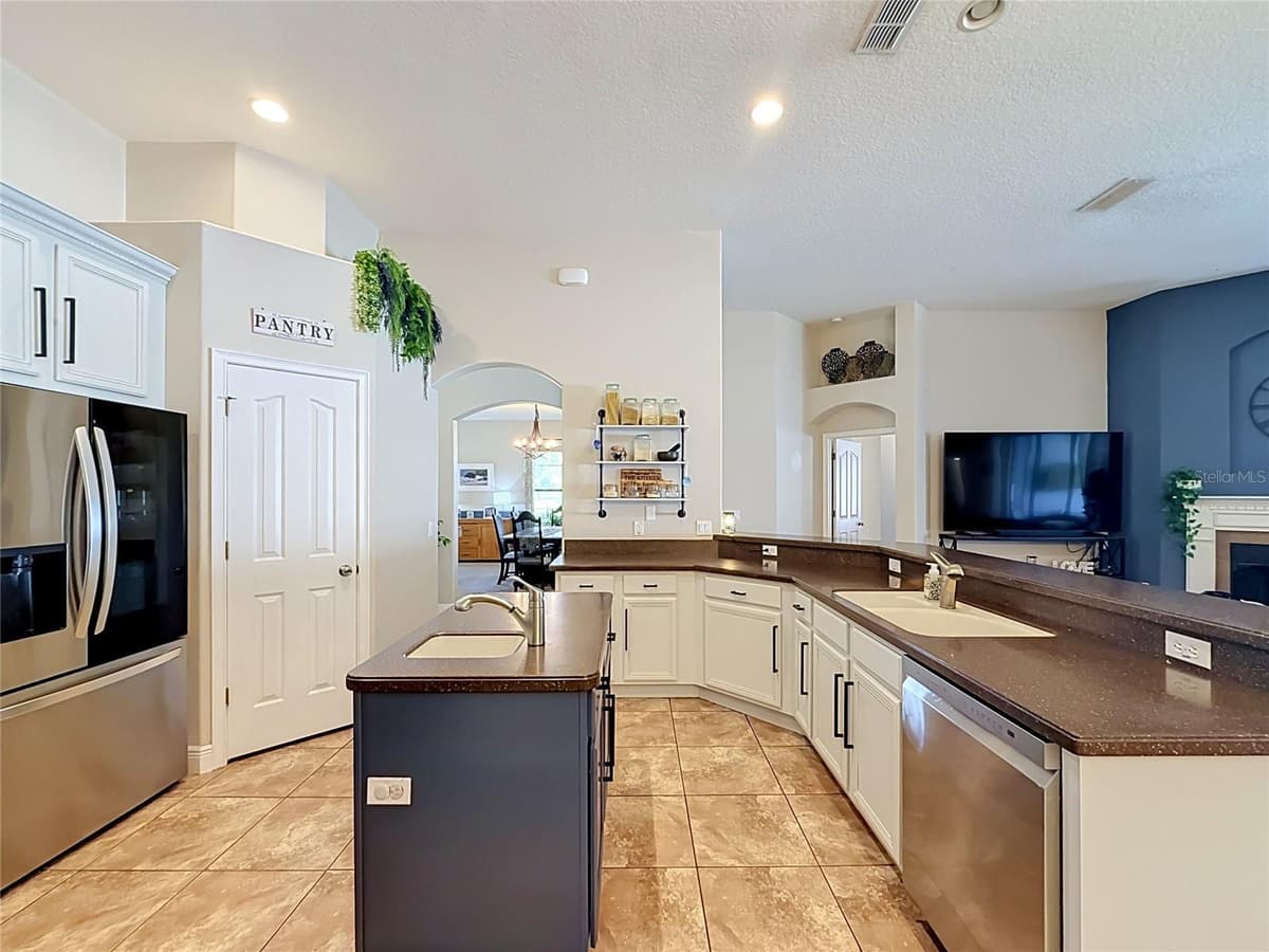204 BUTTER HILL — photo 12 of 58