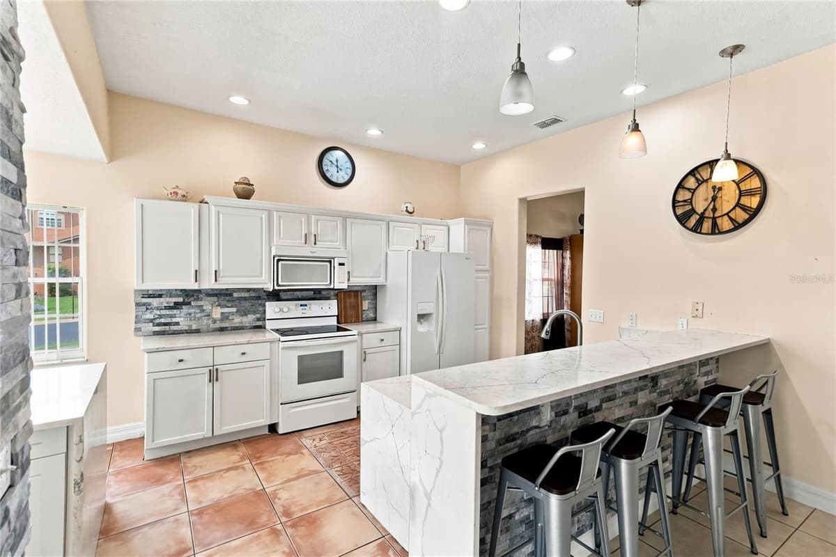 426 VISTA LOOP — photo 11 of 48