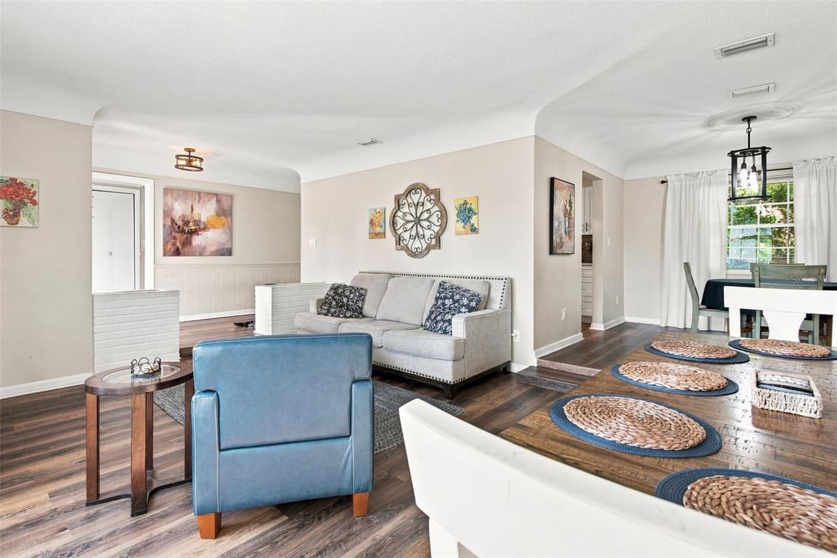 5826 WOODBINE DRIVE — photo 11 of 33