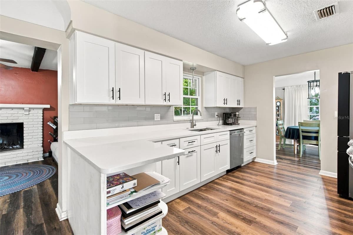 5826 WOODBINE DRIVE — photo 12 of 33