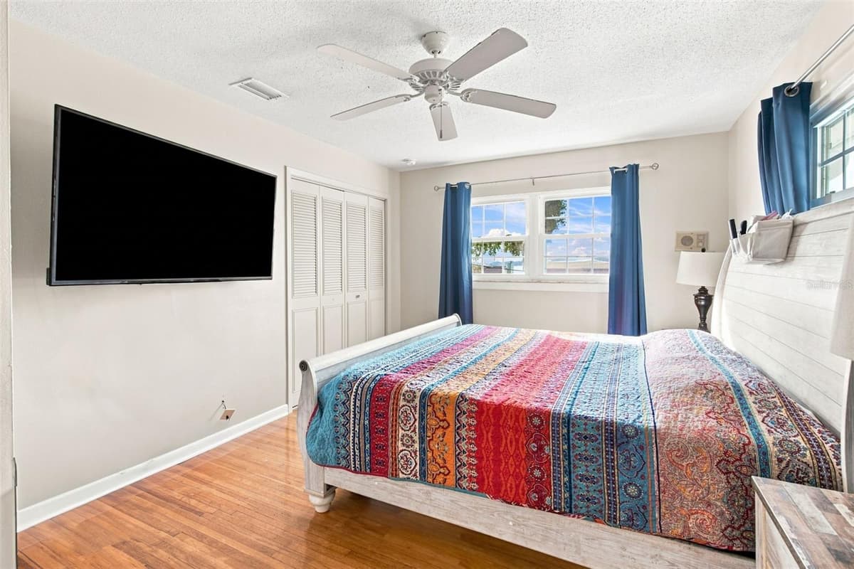 5826 WOODBINE DRIVE — photo 19 of 33