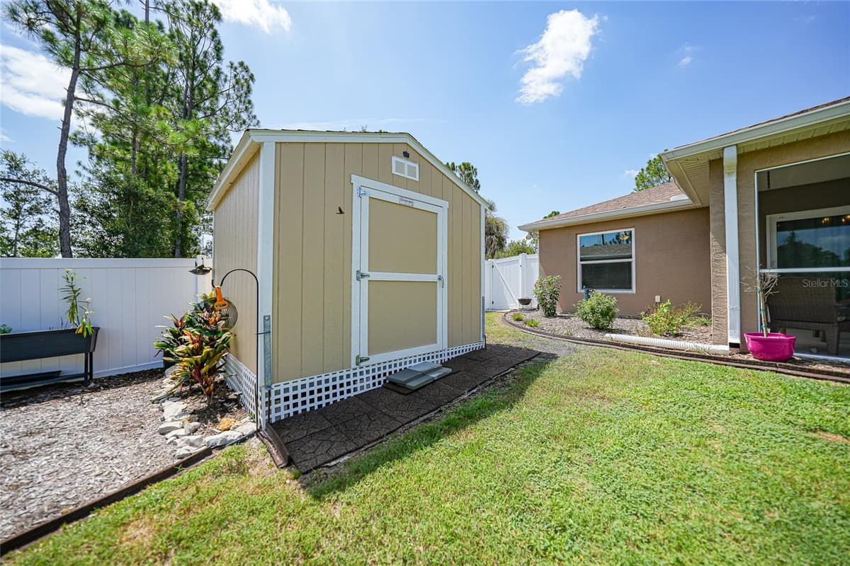 5742 JANUS AVENUE — photo 38 of 53