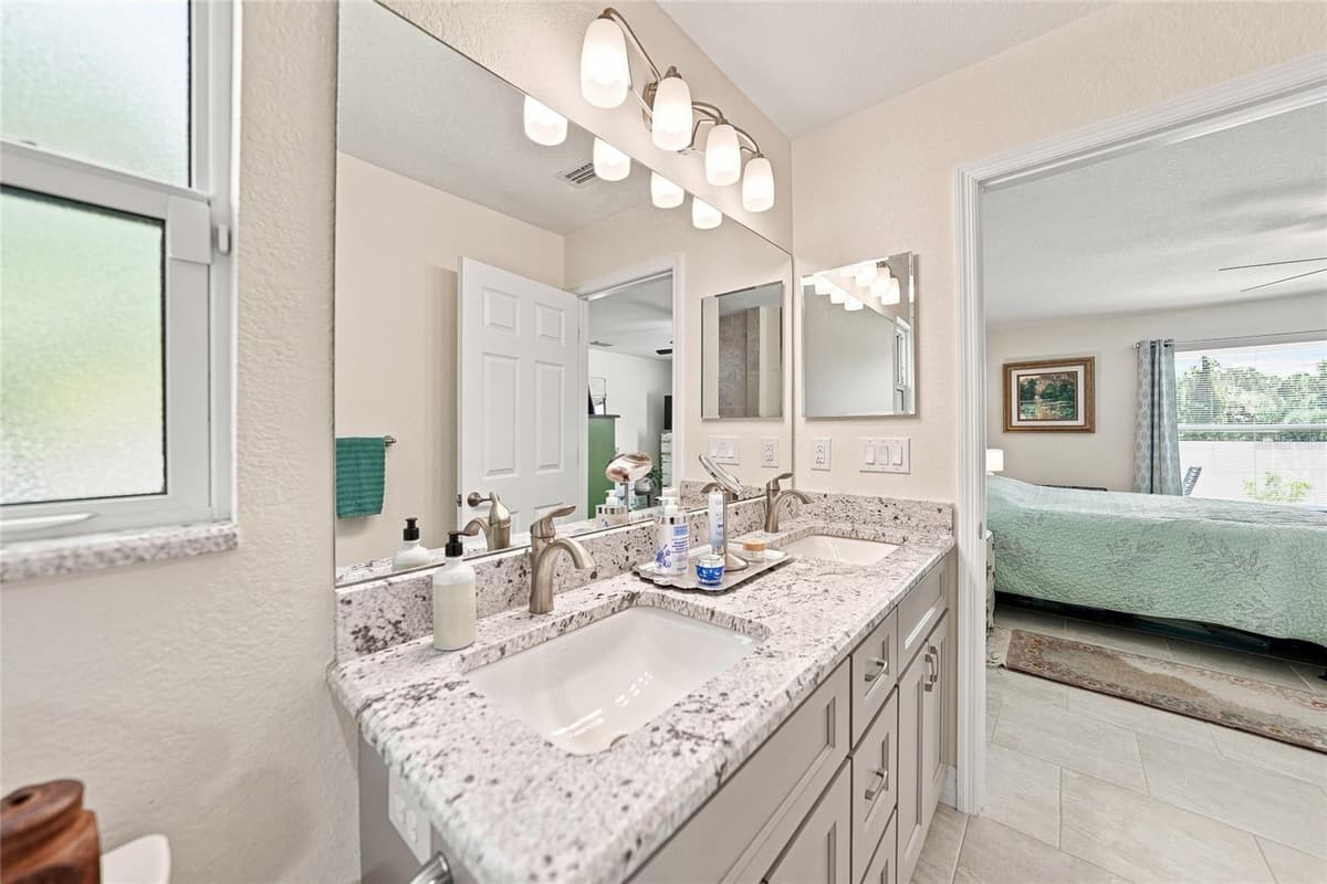 5742 JANUS AVENUE — photo 19 of 53