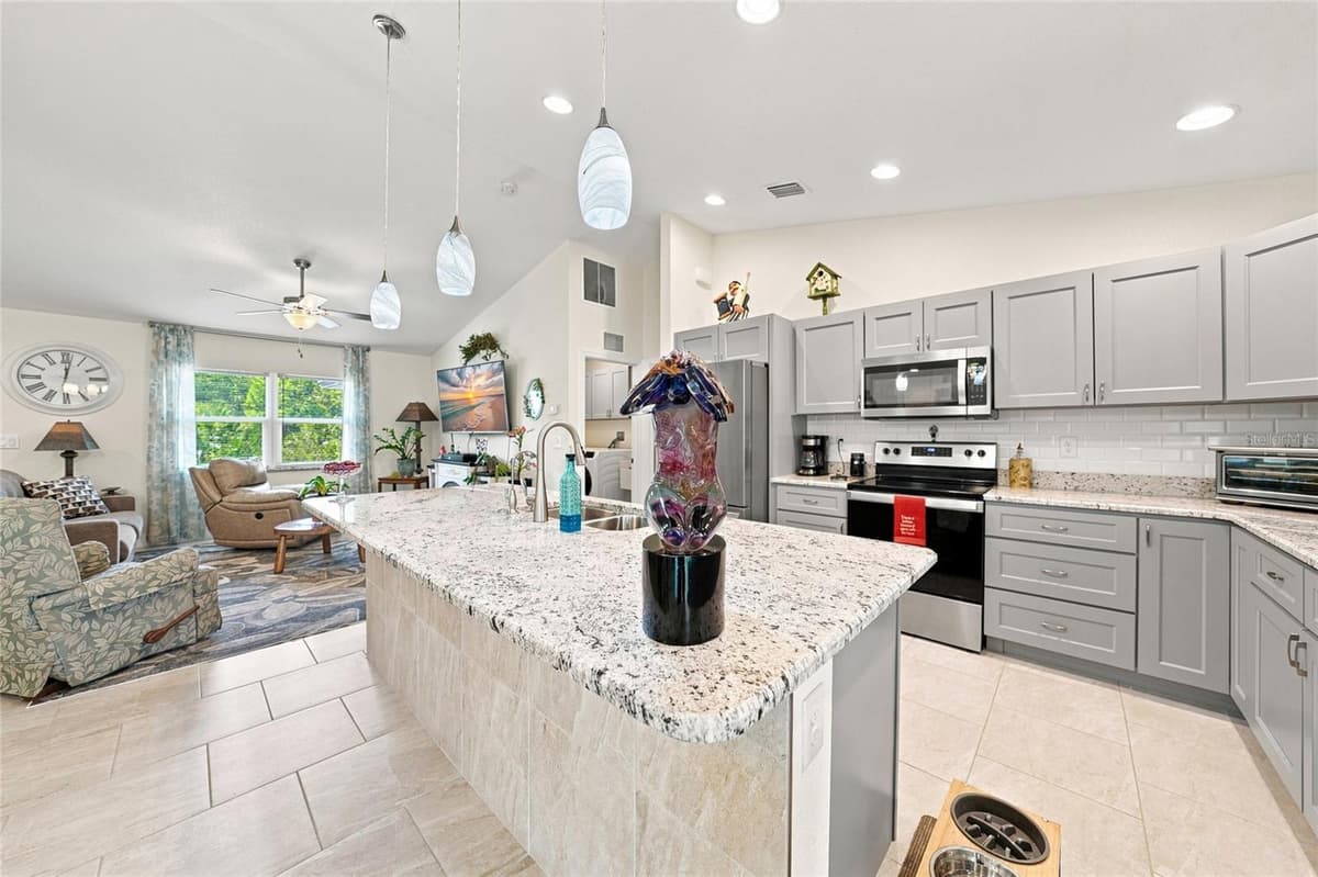 5742 JANUS AVENUE — photo 11 of 53