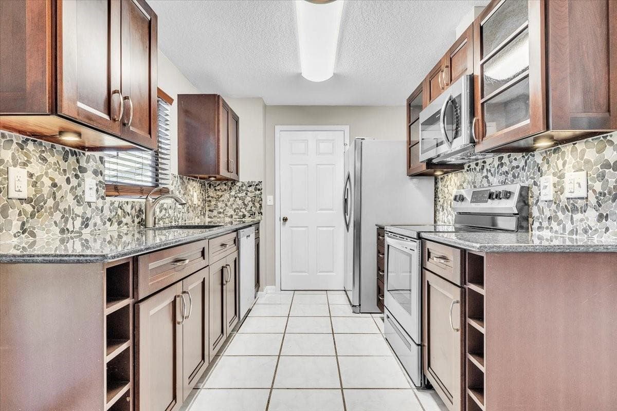 17131 DOYLE AVENUE — photo 8 of 47