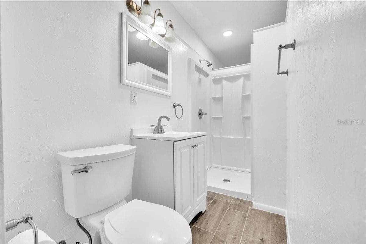 17131 DOYLE AVENUE — photo 32 of 47