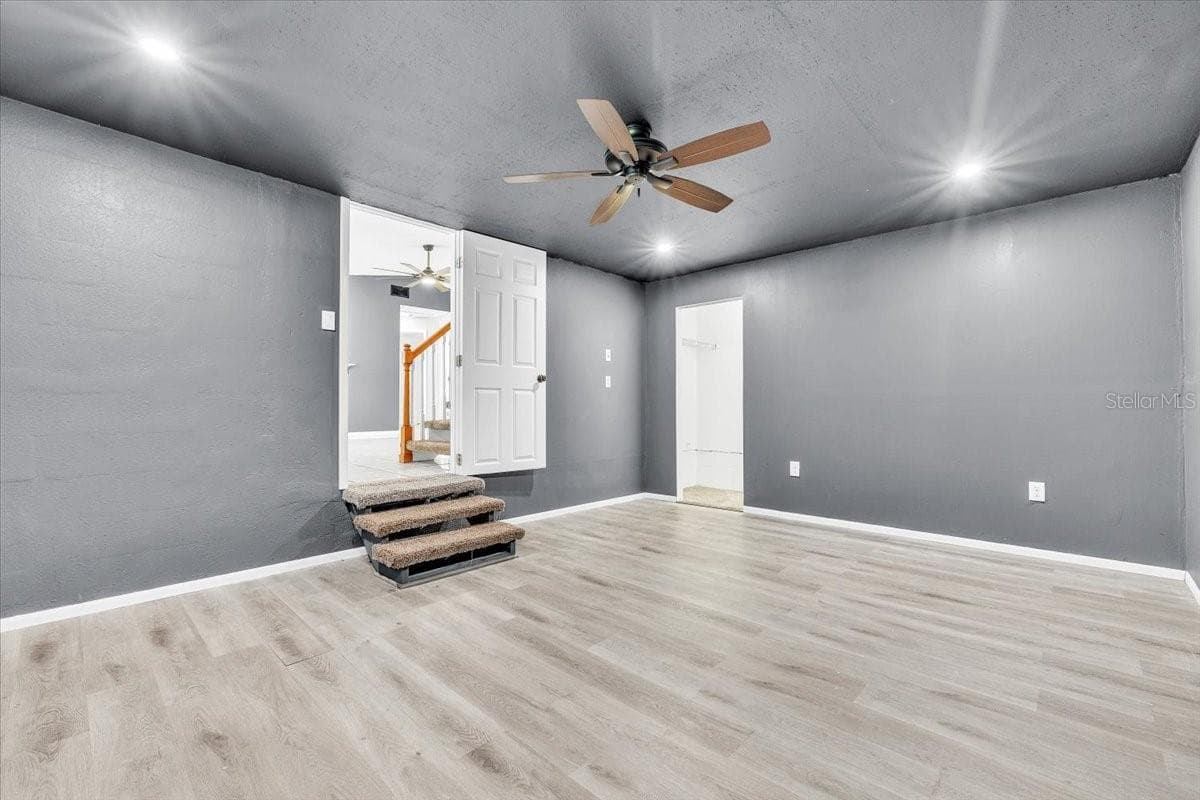 17131 DOYLE AVENUE — photo 16 of 47