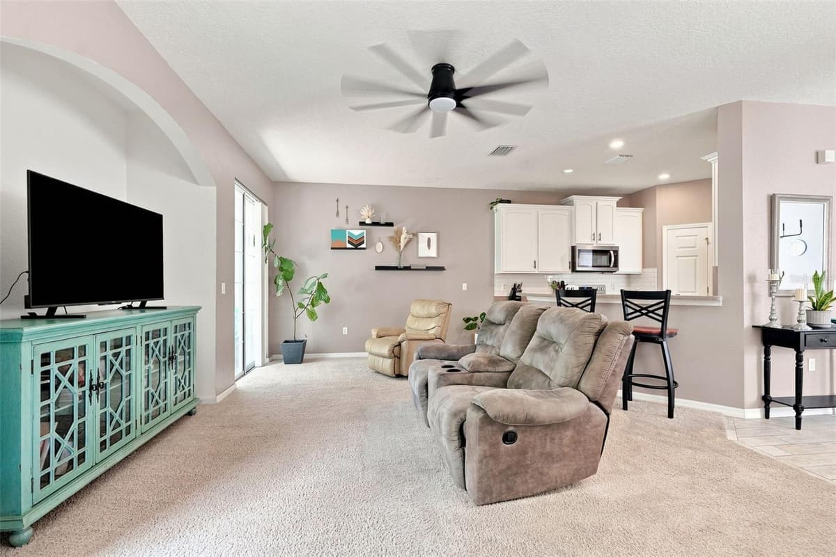 8421 SHALLOW CREEK COURT — photo 4 of 33