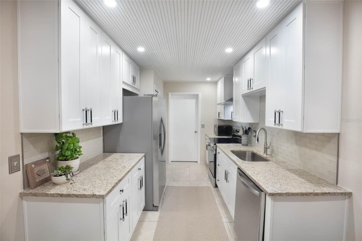 1306 GOLFVIEW DRIVE — photo 4 of 31