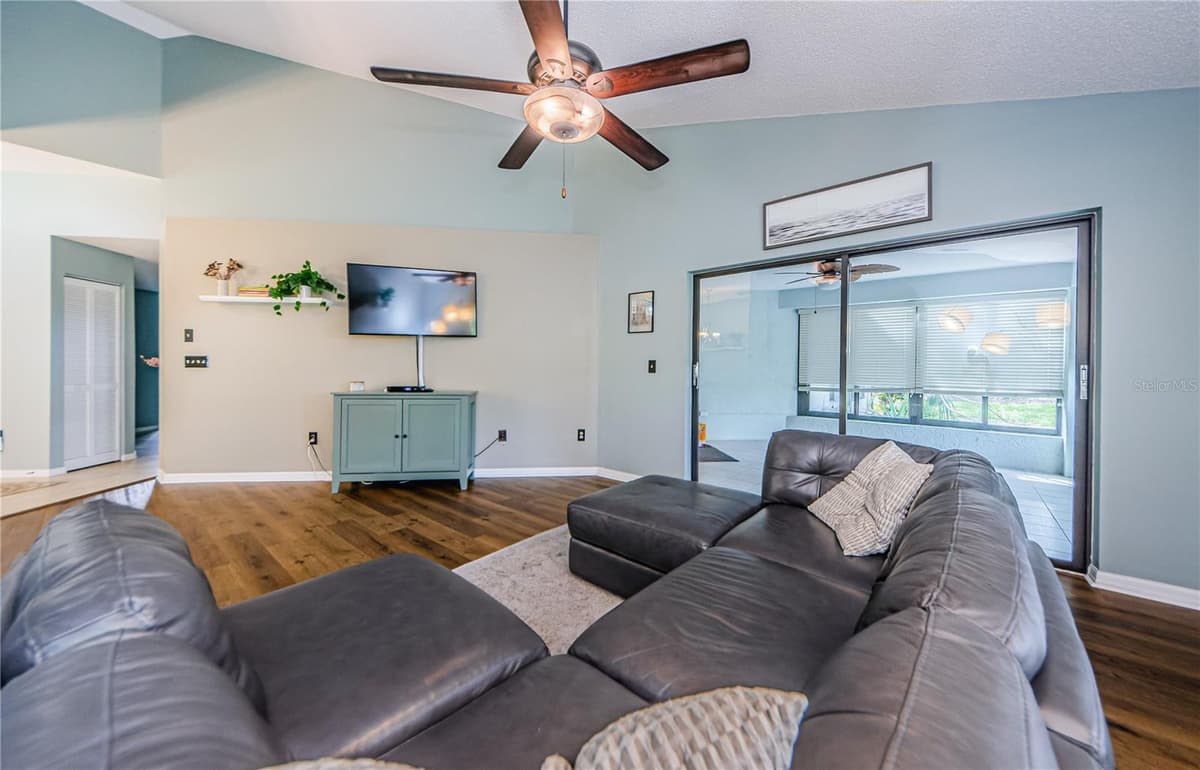 3647 MUIRFIELD COURT — photo 16 of 53