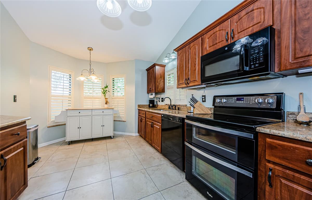 3647 MUIRFIELD COURT — photo 6 of 53