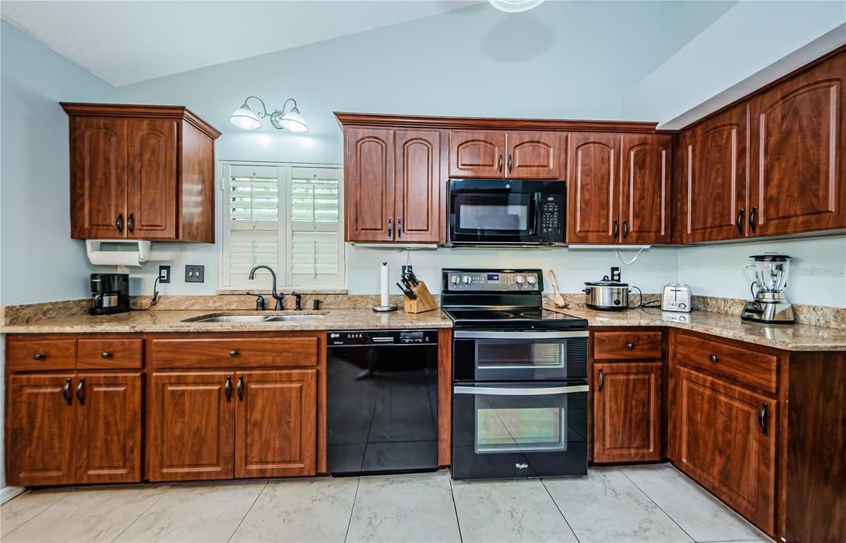 3647 MUIRFIELD COURT — photo 9 of 53