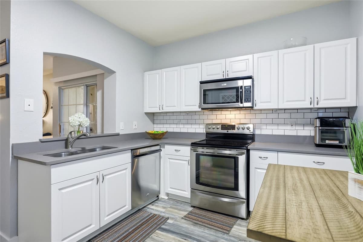 114 VISTA VERDI CIRCLE — photo 6 of 36