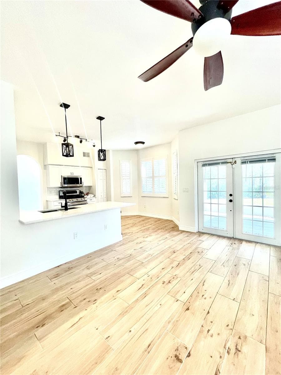 13261 ROYAL GEORGE AVENUE — photo 10 of 23