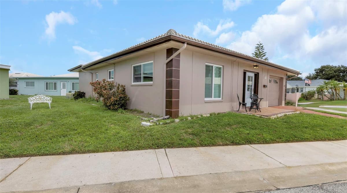 5355 FERNDALE PLACE — photo 2 of 79