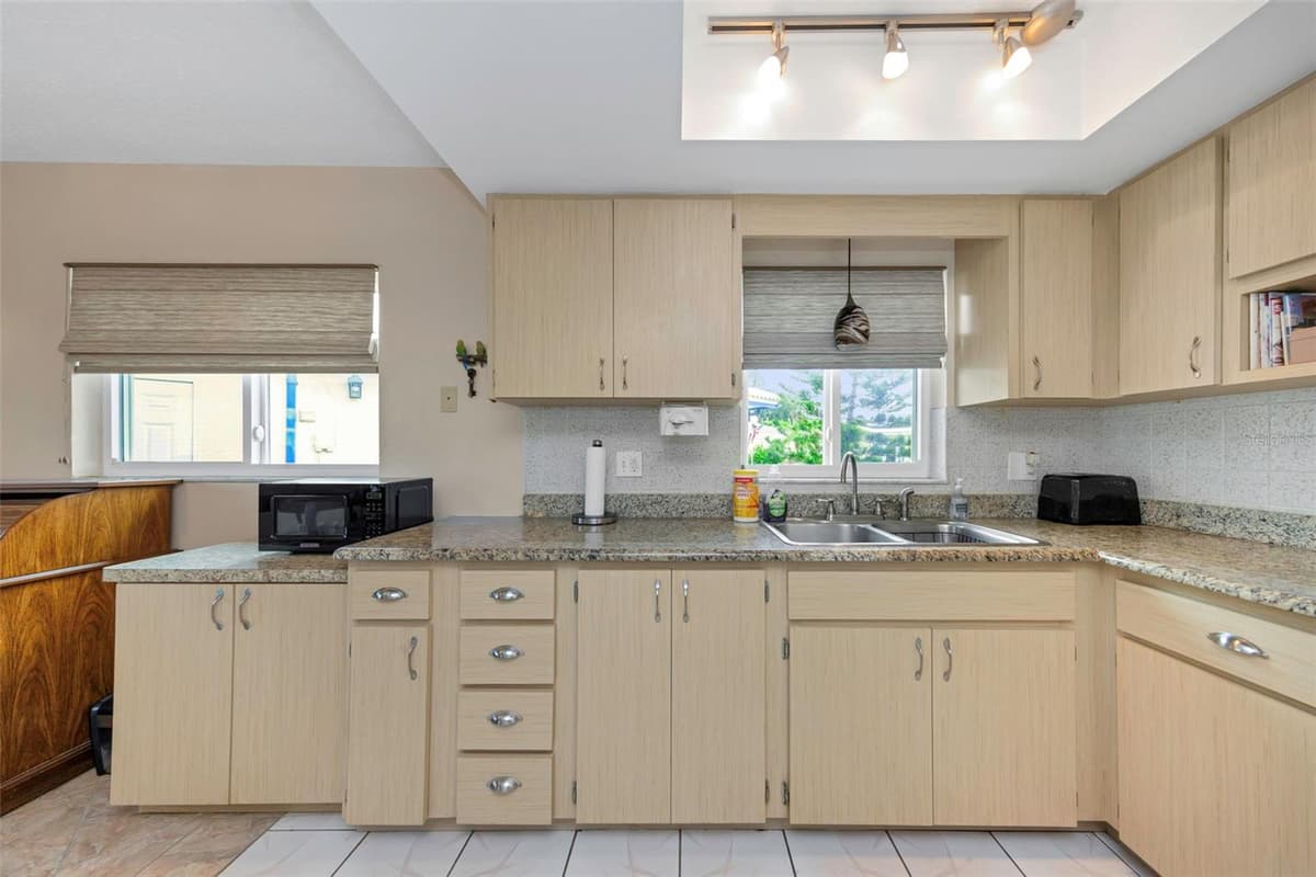 5355 FERNDALE PLACE — photo 22 of 79