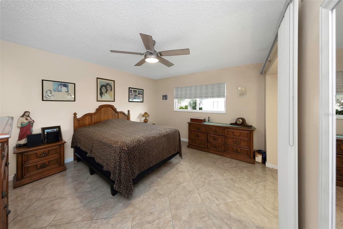 5355 FERNDALE PLACE — photo 37 of 79