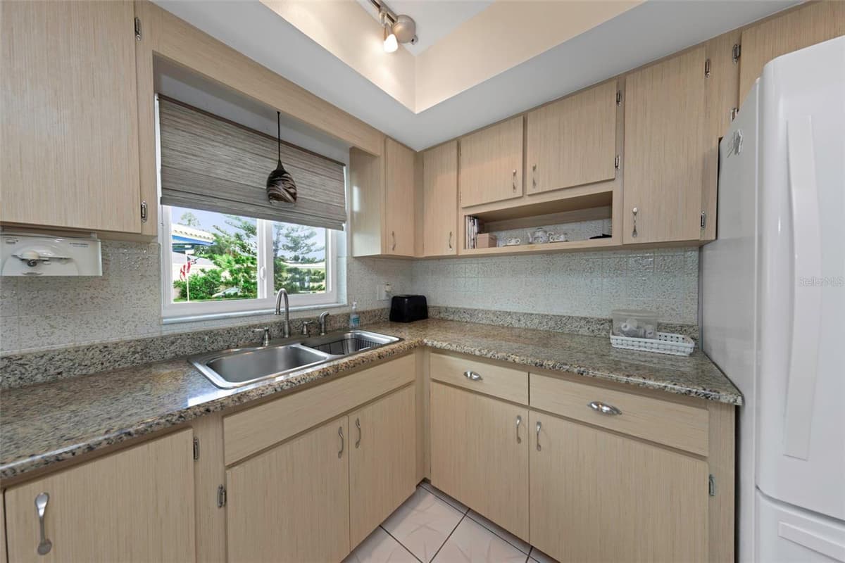 5355 FERNDALE PLACE — photo 26 of 79