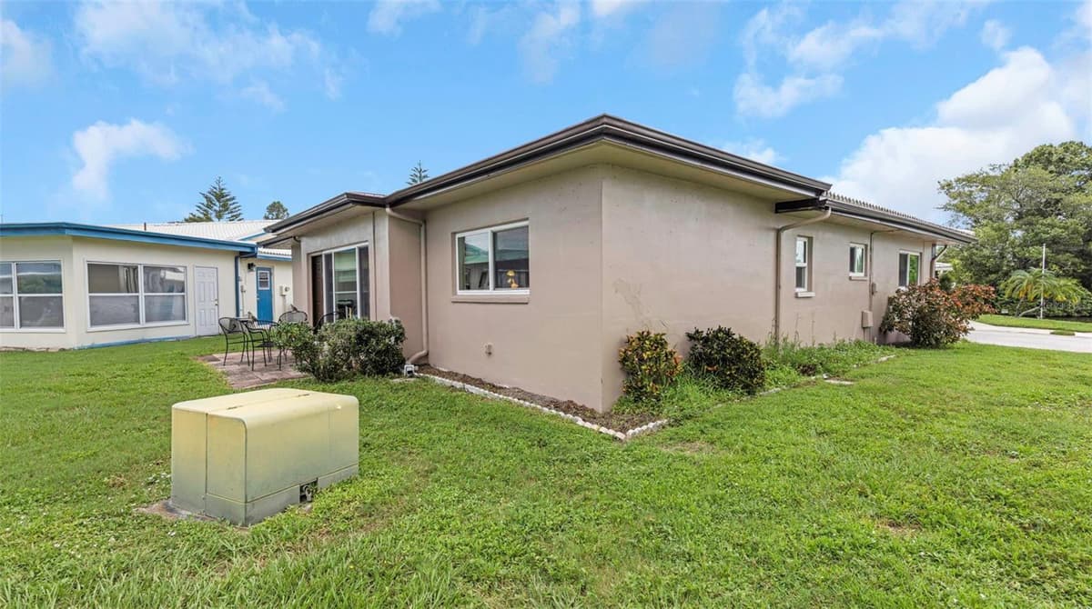 5355 FERNDALE PLACE — photo 4 of 79