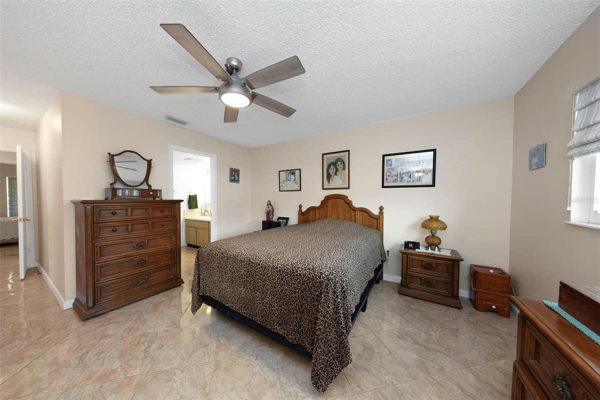 5355 FERNDALE PLACE — photo 38 of 79