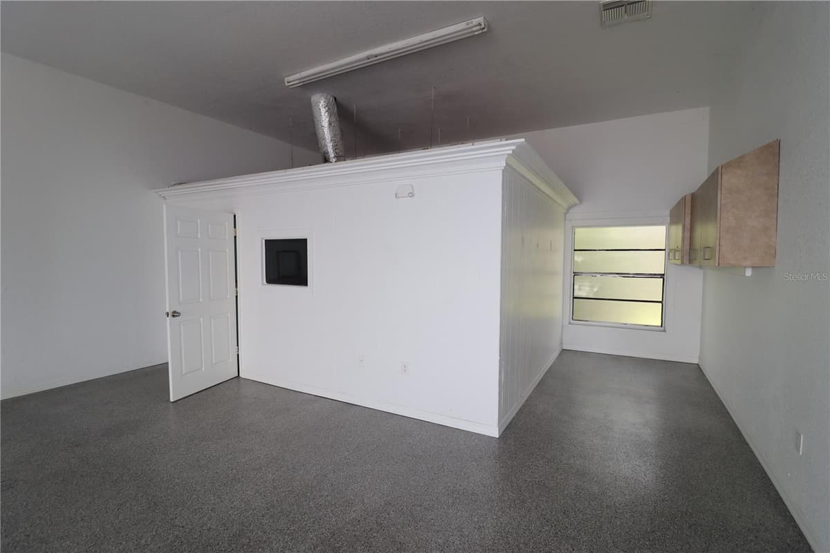 18350 PAULSON DRIVE — photo 6 of 11