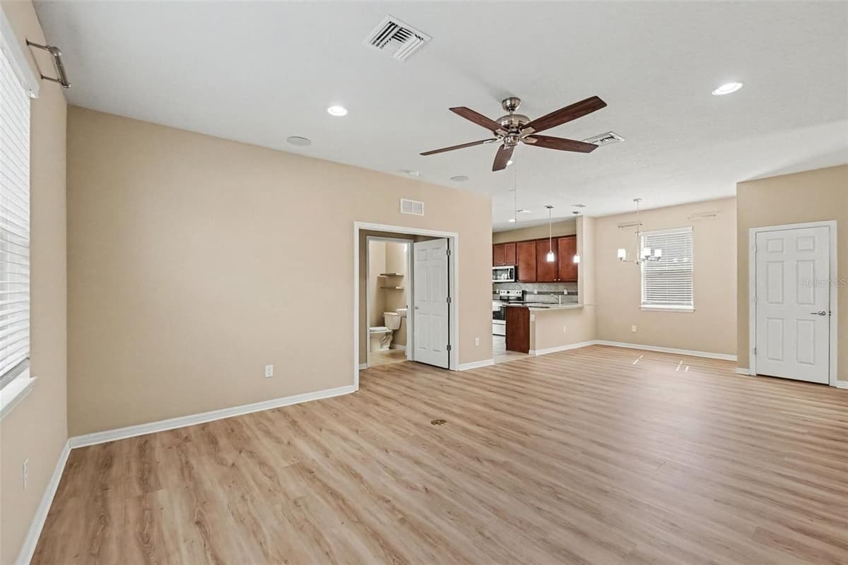 5117 LEVANA STREET — photo 6 of 30