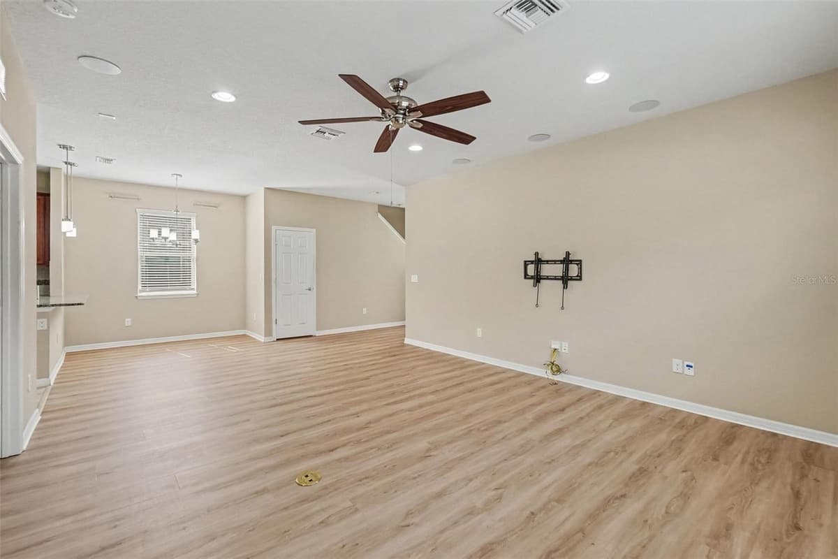 5117 LEVANA STREET — photo 7 of 30