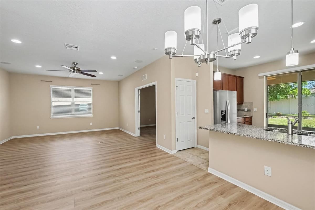 5117 LEVANA STREET — photo 4 of 30