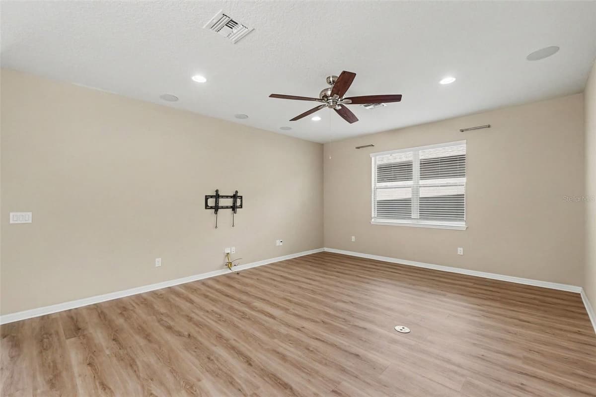 5117 LEVANA STREET — photo 8 of 30
