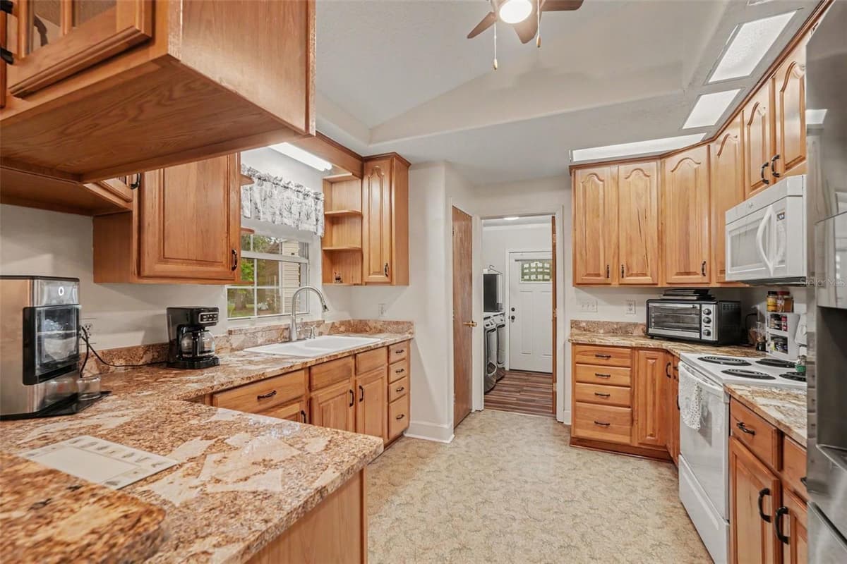 9172 KEDRONE DRIVE — photo 12 of 34