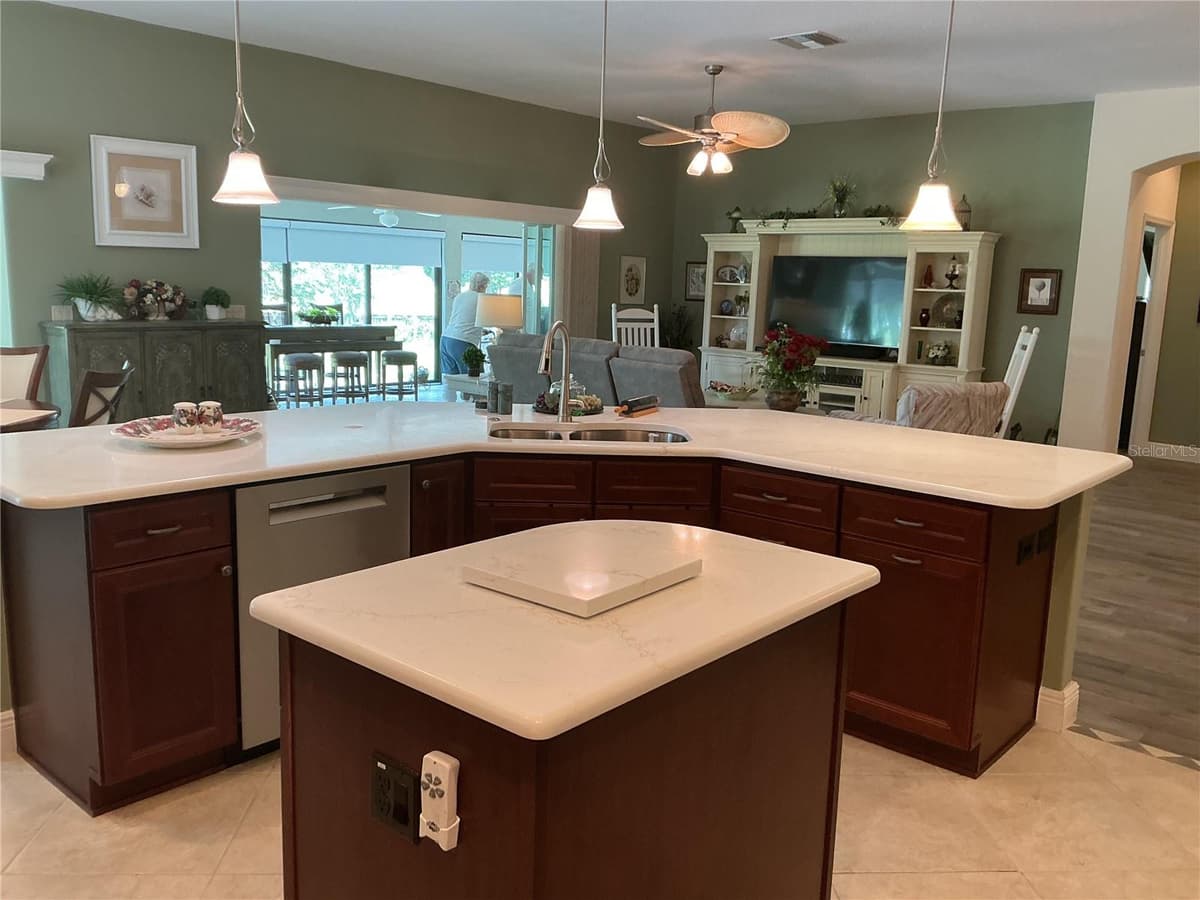 2841 APACHE COURT — photo 11 of 67