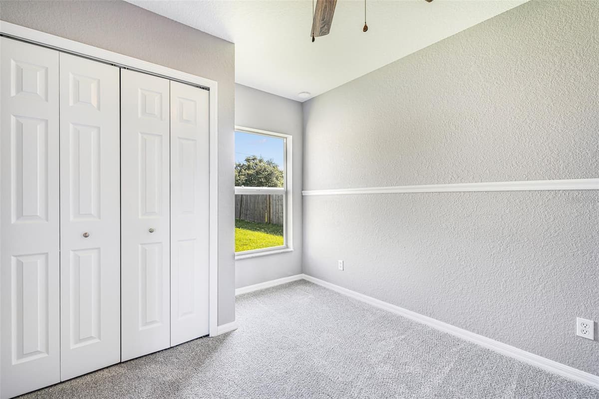 21922 HAINES AVENUE — photo 14 of 26