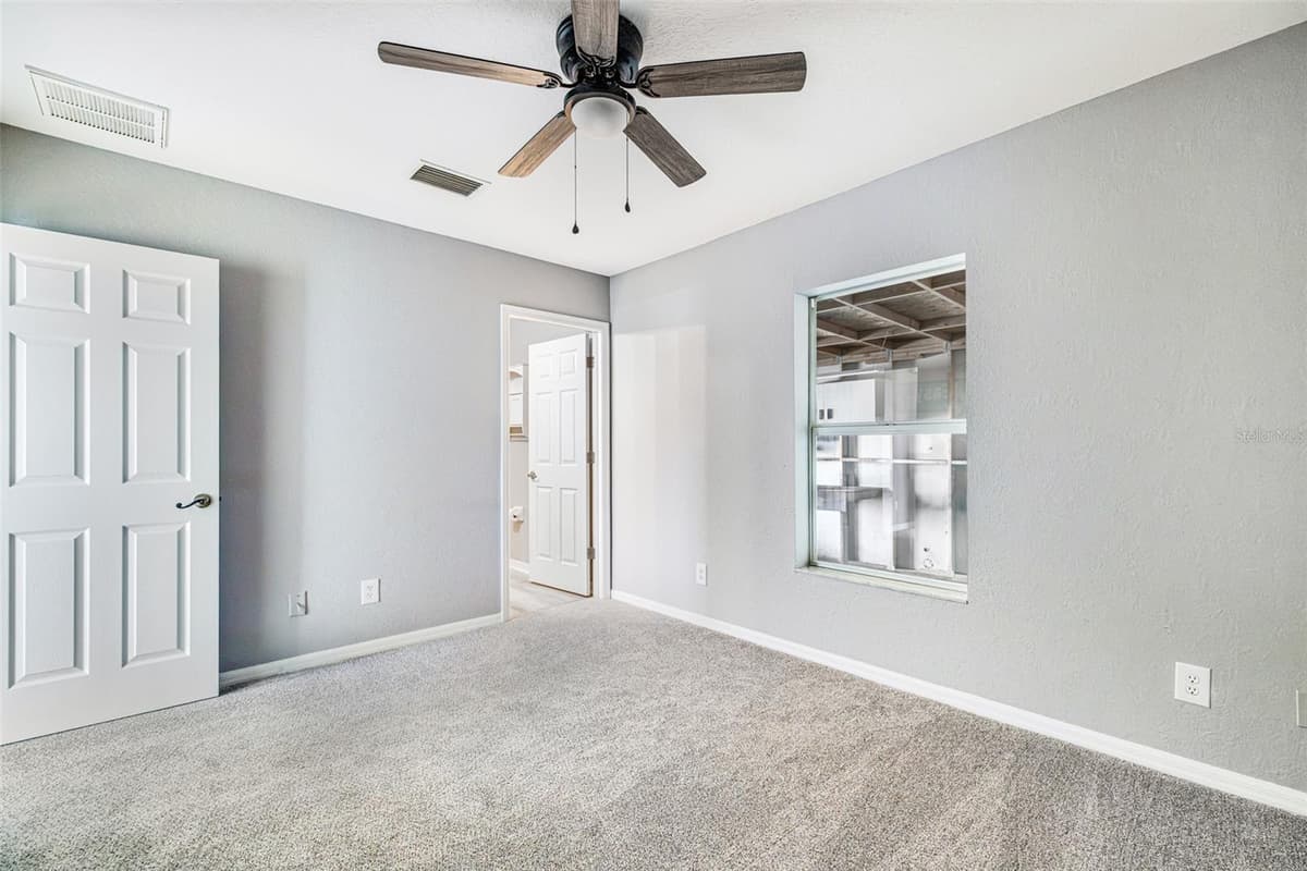 21922 HAINES AVENUE — photo 12 of 26