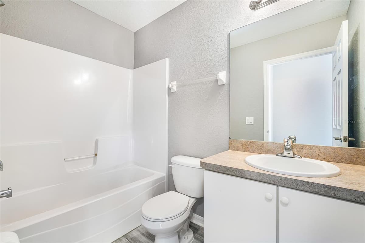 21922 HAINES AVENUE — photo 18 of 26