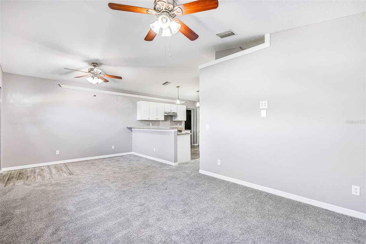 21922 HAINES AVENUE — photo 4 of 26