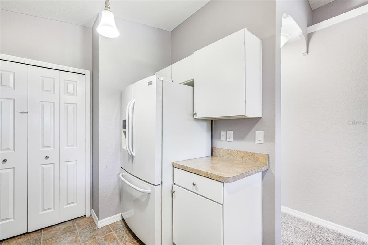 21922 HAINES AVENUE — photo 10 of 26