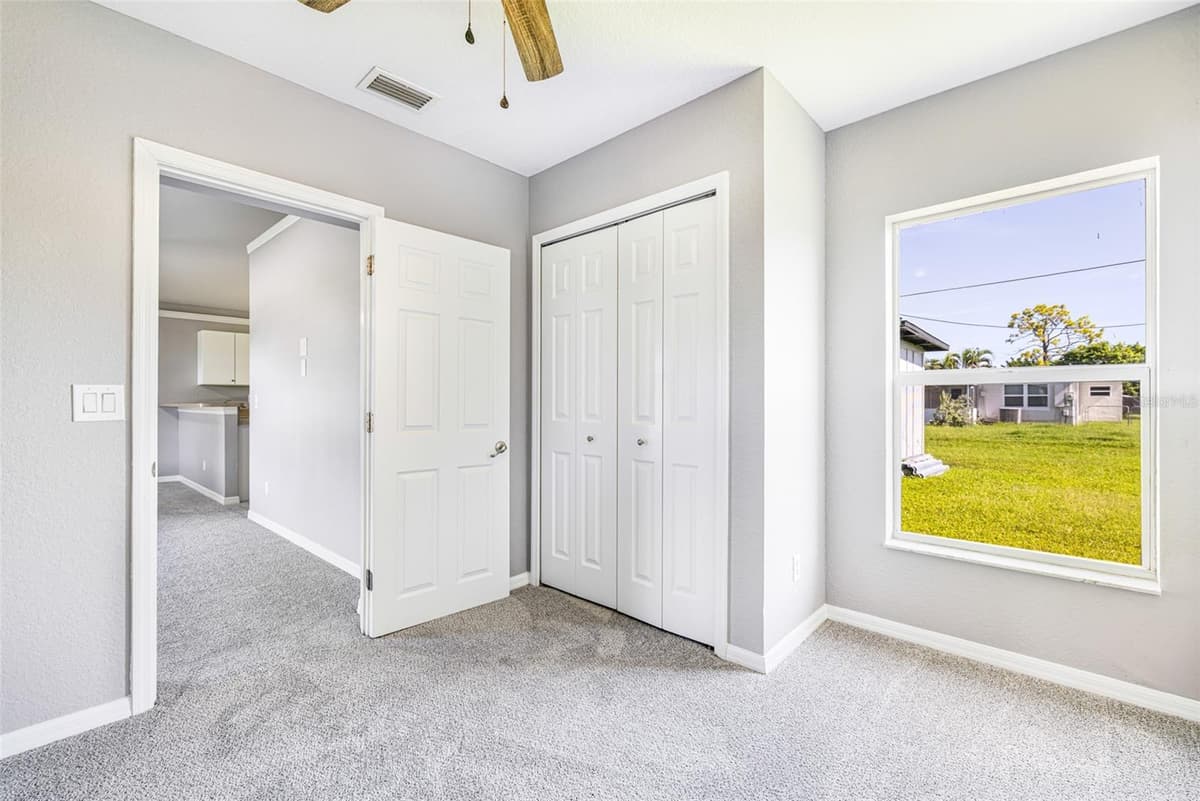 21922 HAINES AVENUE — photo 15 of 26