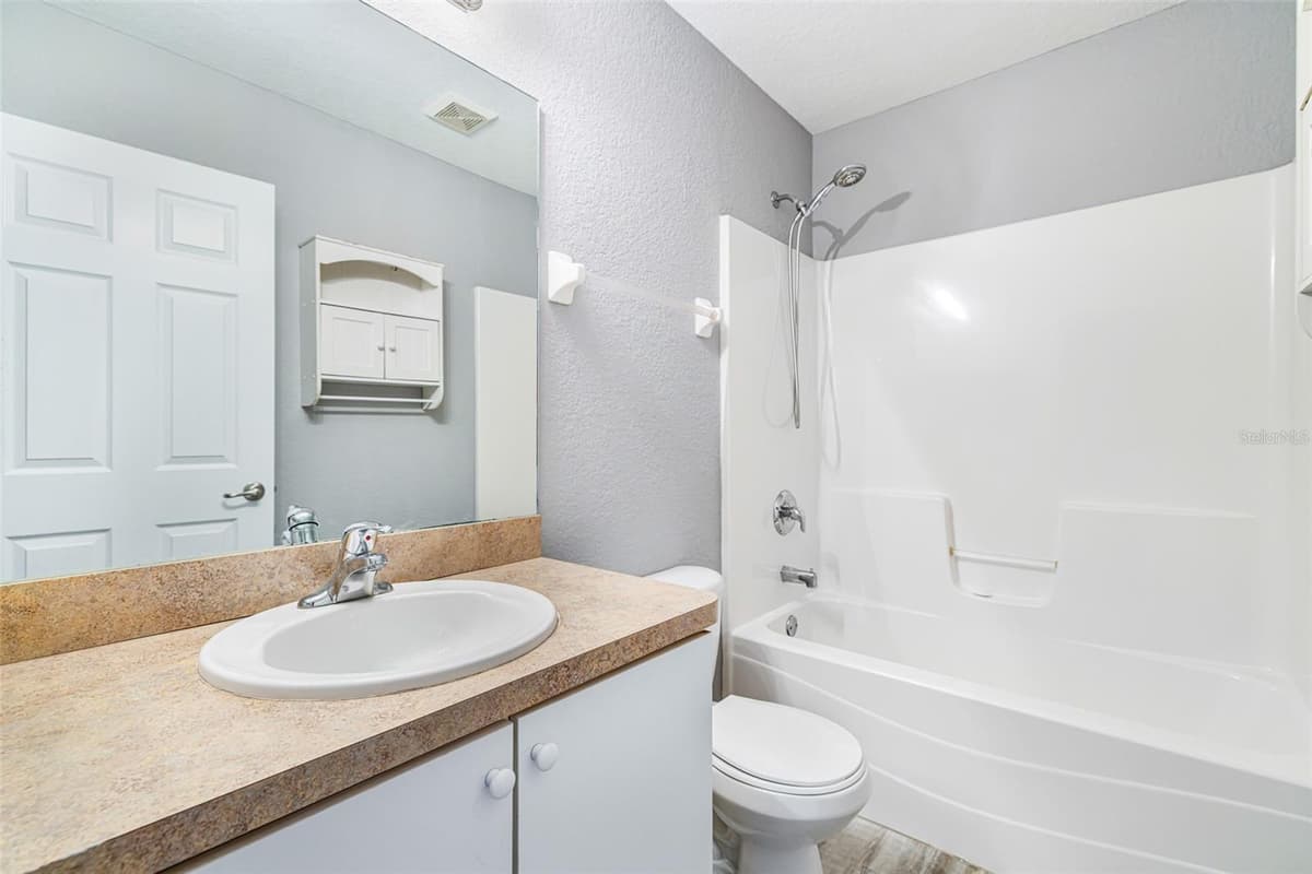 21922 HAINES AVENUE — photo 13 of 26