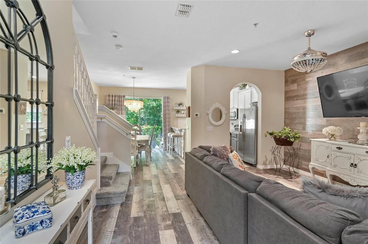 72 CANTERBURY BELL DRIVE — photo 11 of 37
