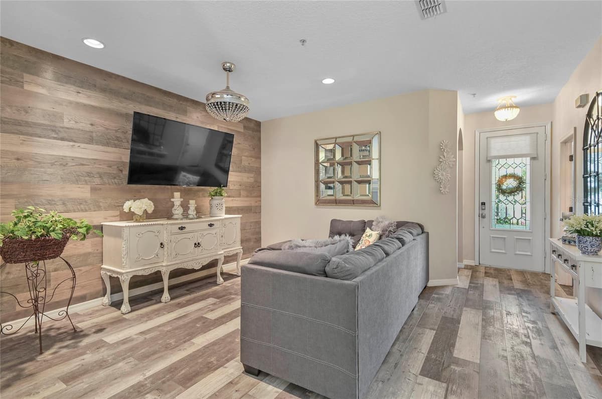 72 CANTERBURY BELL DRIVE — photo 9 of 37
