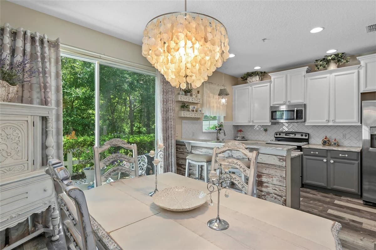 72 CANTERBURY BELL DRIVE — photo 16 of 37